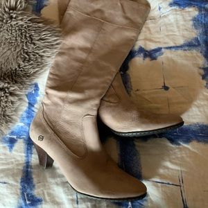 Born cream colored leather boots SZ 11